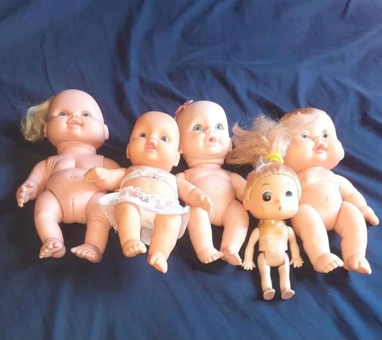 LOTINHO DE BONECAS PEQUENAS 