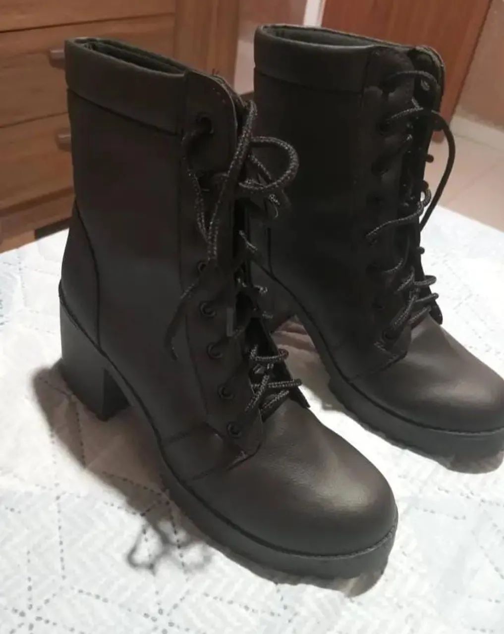 Bota linda nova nunca usada - Foto 2