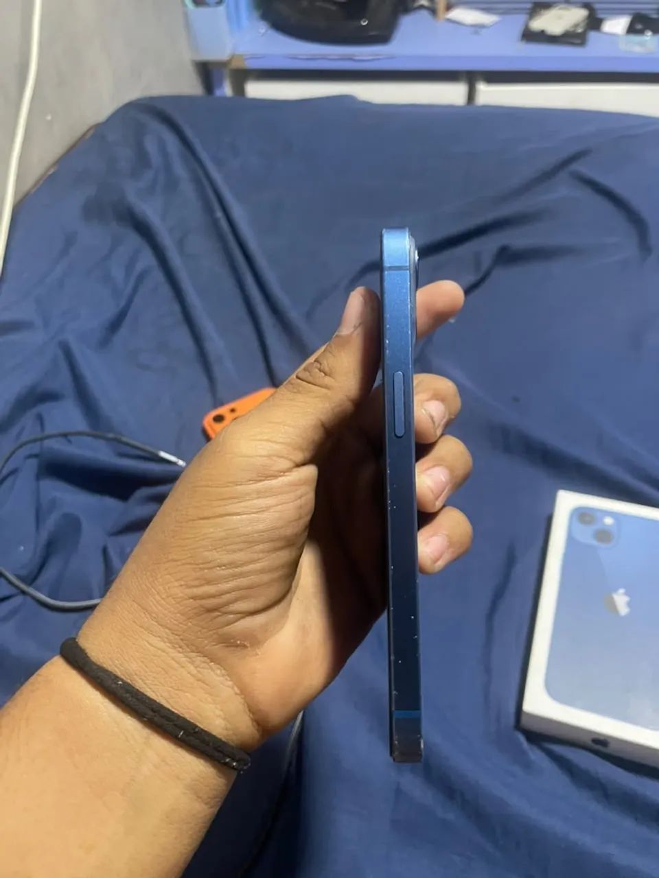 Vendo iPhone 13 azul com caixa  - Foto 4