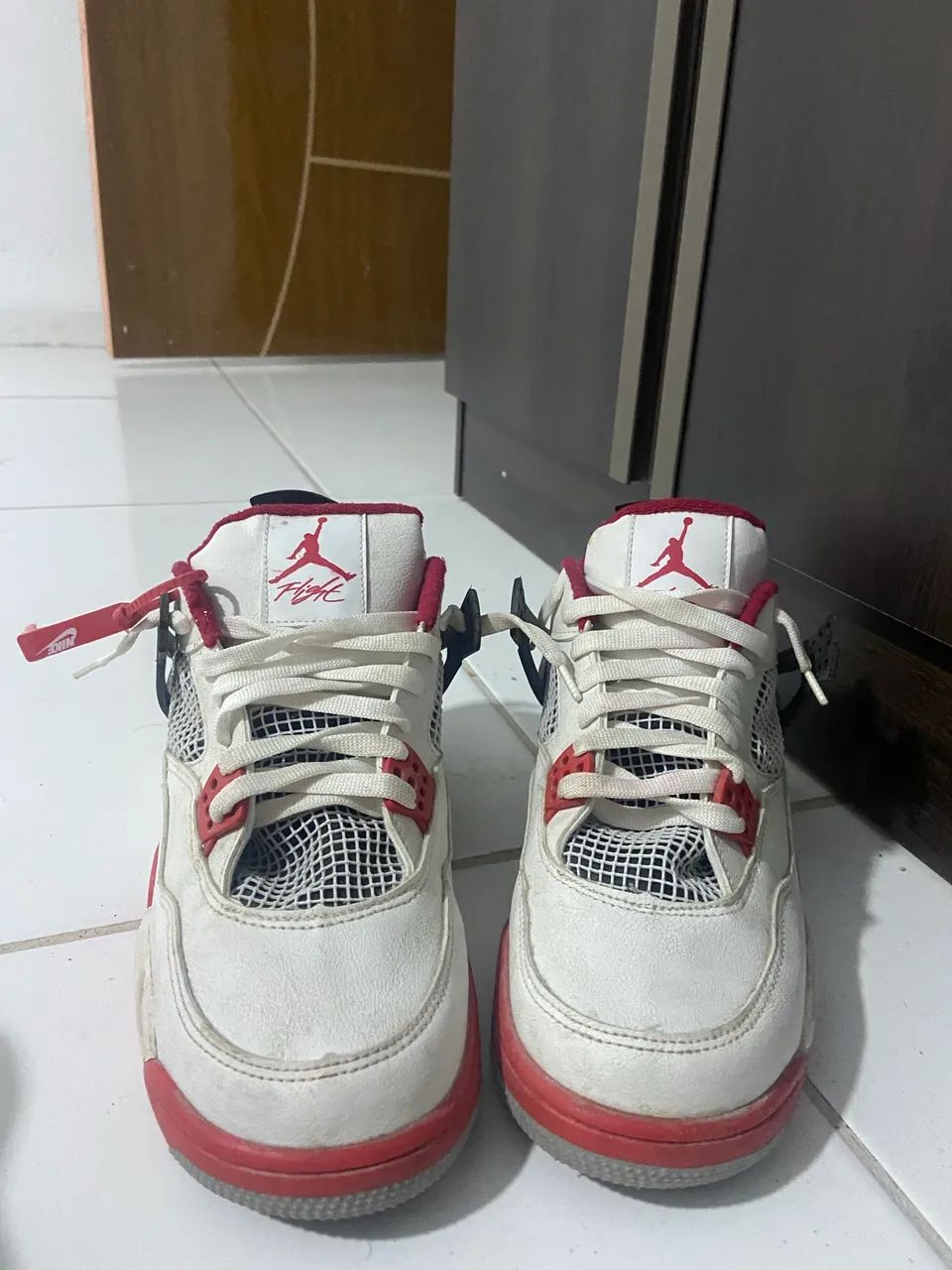 Tênis Nike Air Jordan 4 Branco/Vermelho - Usado (Leia a descrição) - Foto 2