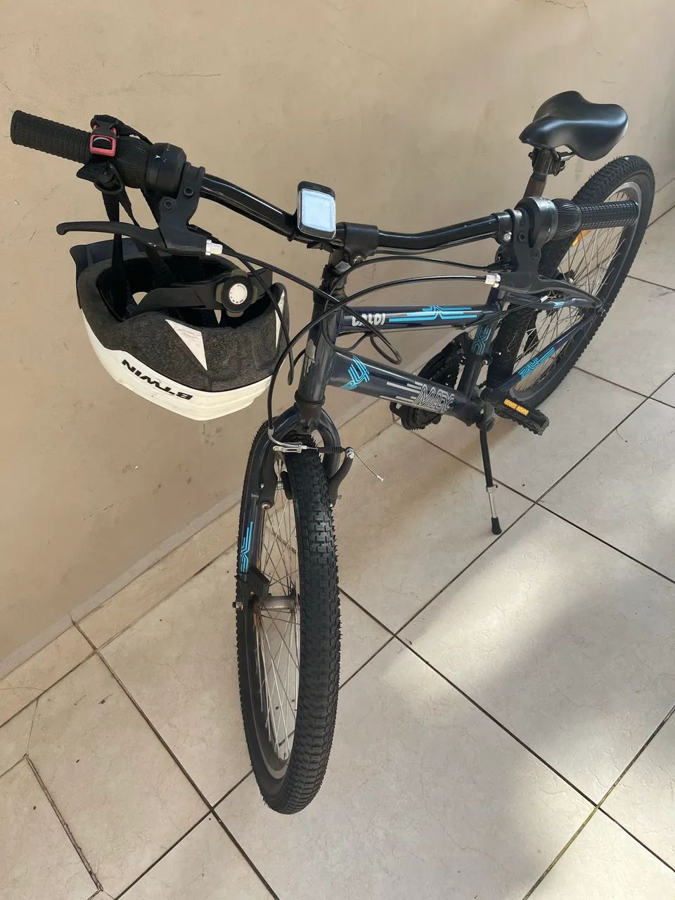 Bicicleta infantil aro24 modelo Caloi max c/ capacete - Foto 4