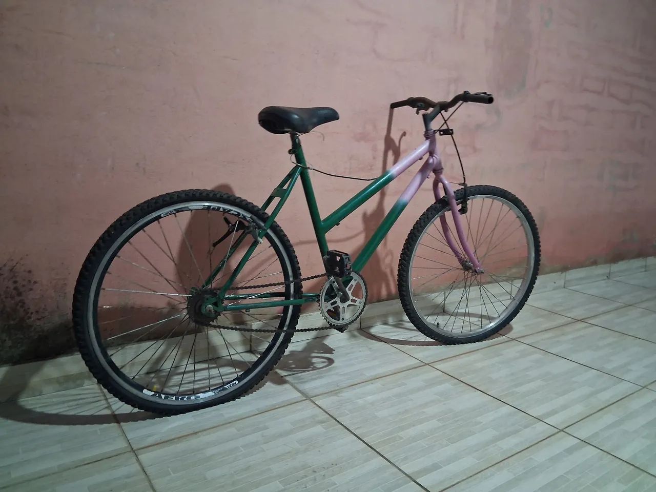 Bicicleta os freios estão ruins e o pneu e só encher - Foto 2