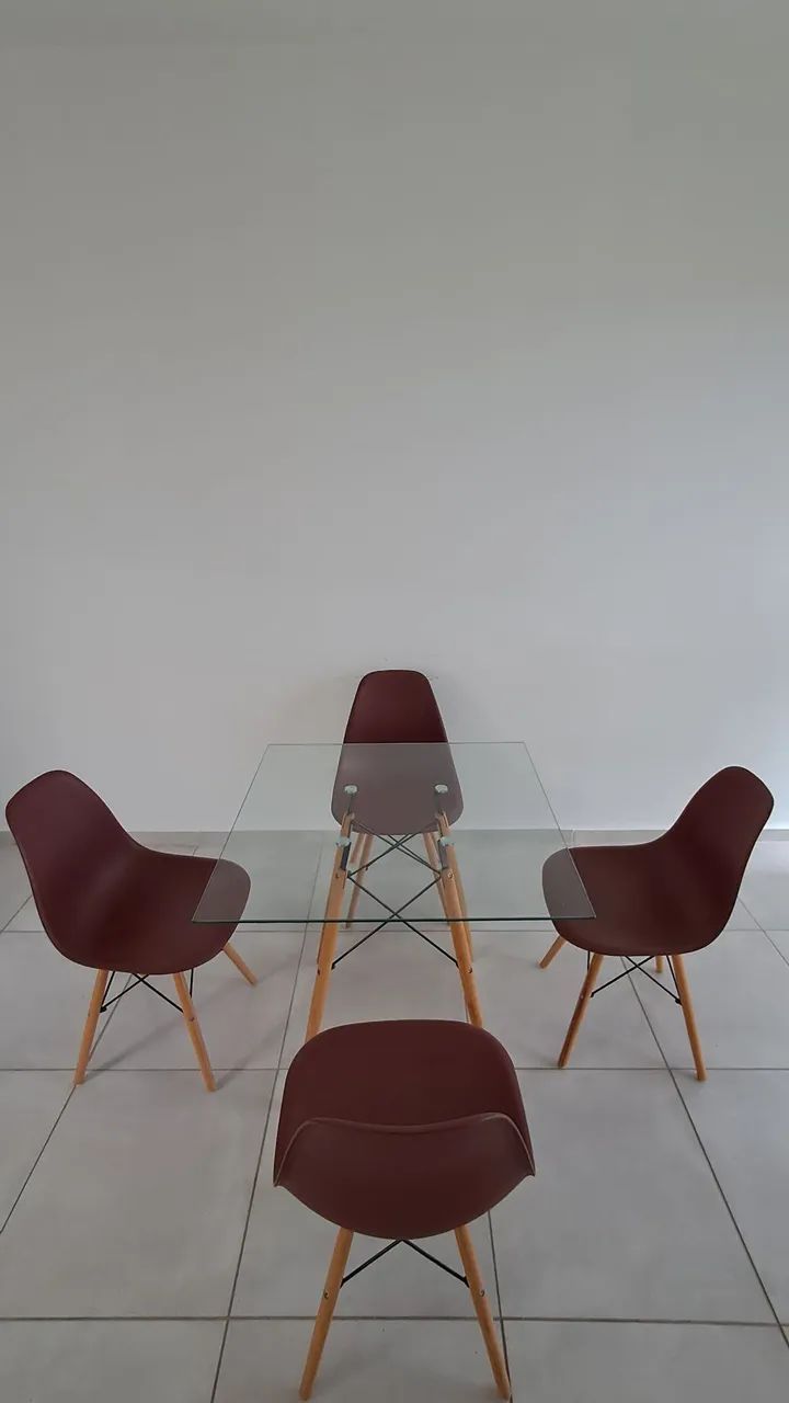 Mesa de Vidro e 4 cadeiras