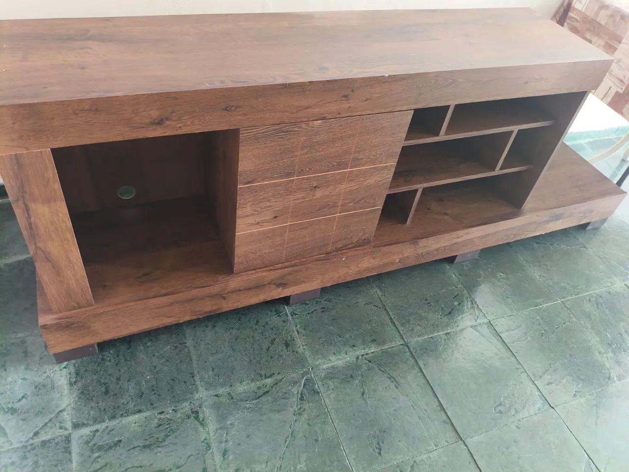 Rack para tv com porta e divisórias  - Foto 2