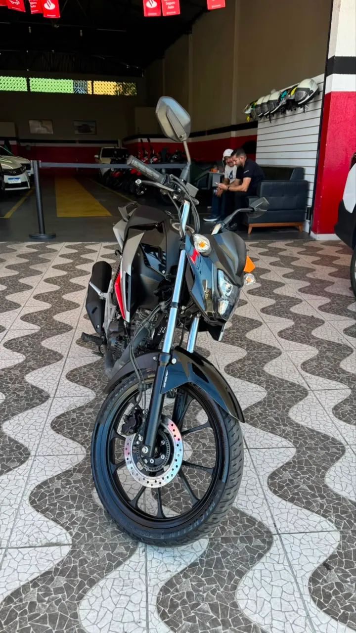 Titan  - Foto 2