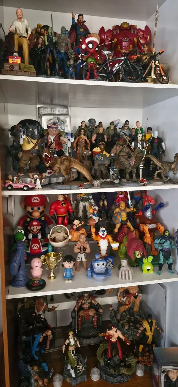 Bonecos colecionáveis,  neca, Marvel select  e outros
