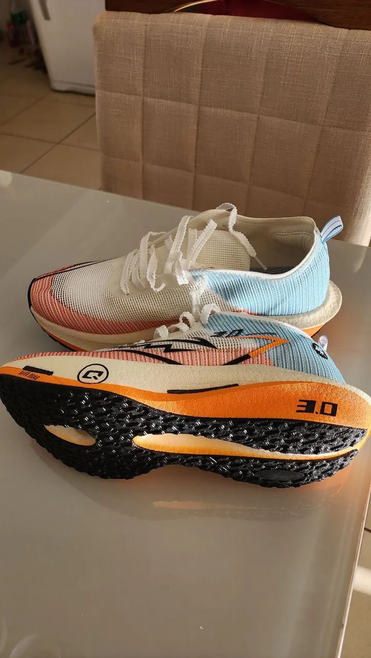 Tenis com placa de carbono para caminhada e corridas 41 - Foto 4