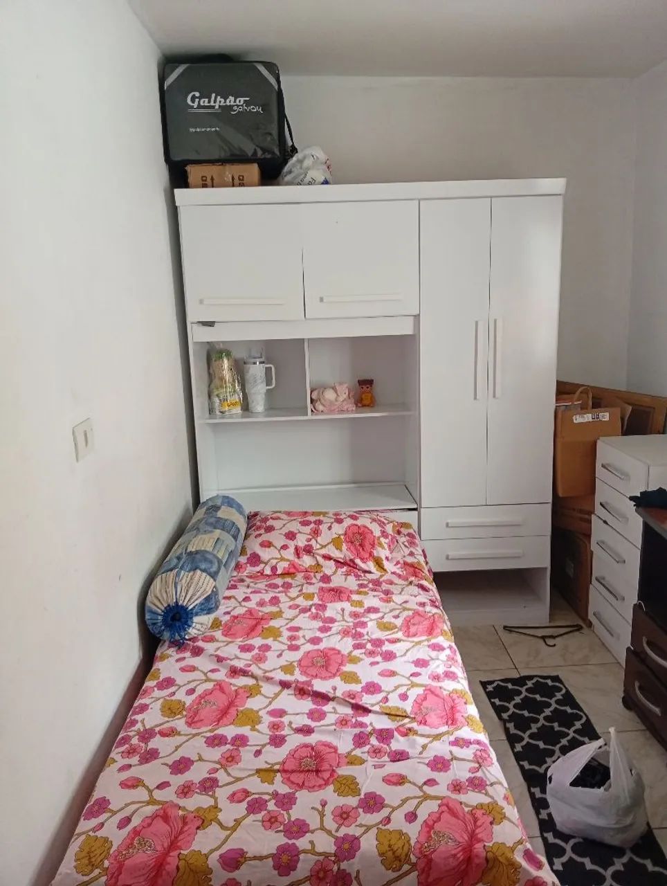 Guarda roupas embutido com bicama 