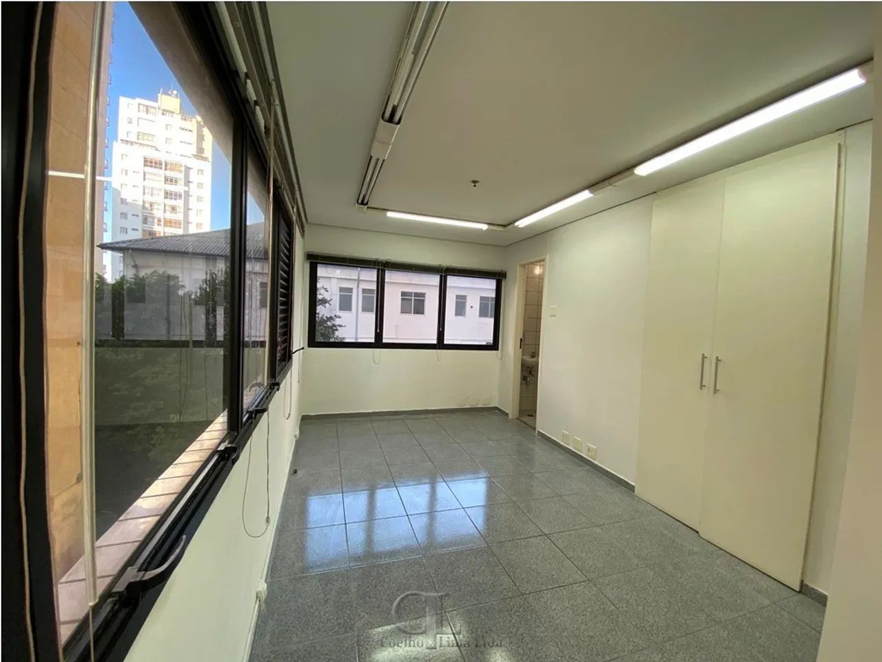 LIBERDADE - CONJ. COMERCIAL AO LADO DO METRÔ! - Foto 4
