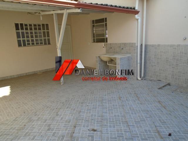 Casa de lote inteiro com quintal no melhor local do bairro Santa Helena - Foto 16