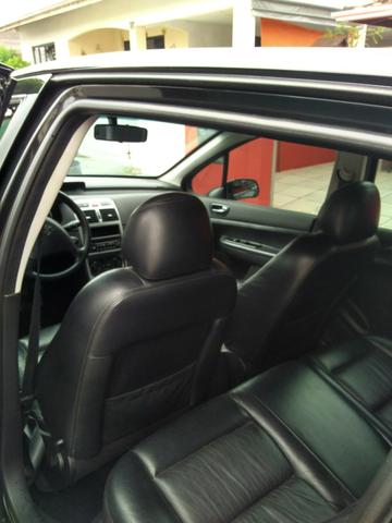 Vendo Peugeot 307 Presenc ano 2006 com ar direção airbags interior em couro valor 18000 - Foto 11
