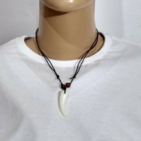 Colar pingente dente de lobo branco R$ 25,00 - Foto 3