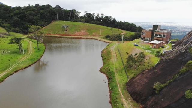 Área de 20 mil m², Escriturada, na Linda Fazenda Serra da Risca. Valores variáveis conform - Foto 4