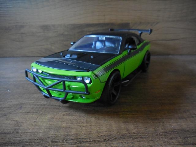 Miniatura Carrinho Velozes E Furiosos Dodge Challenger SRT8