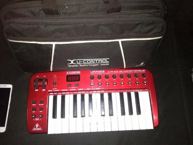 Interface behringer uma25s