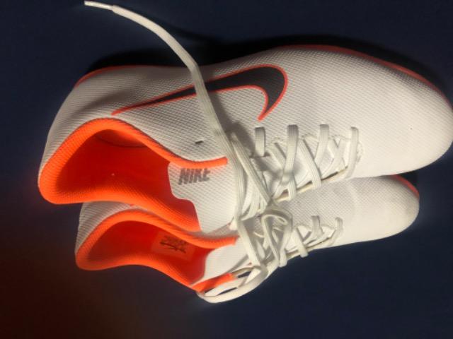 Chuteira Nike com travas n 41 Semi Nova - Foto 5
