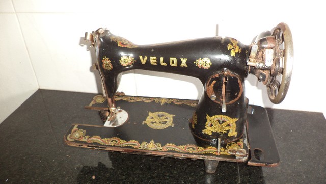 Maquina de costura antiga Velox enfeite - Foto 4