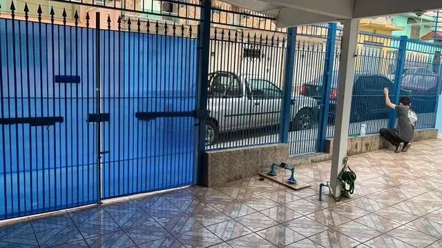 Fechamento de Portão com Policarbonato Alveolar  - Foto 2
