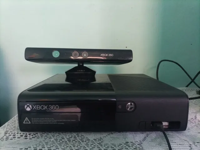 Microsoft Xbox 360 Super Slim 4gb Standard Desbloqueado + Kinect + 2  Controles + 1 Jogo Kinect Adventures!