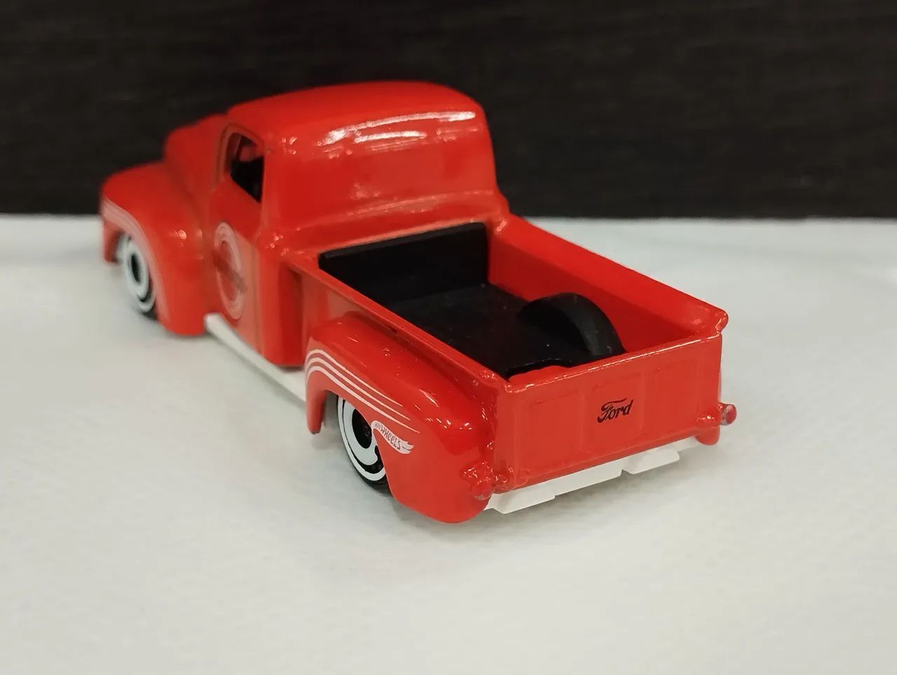 Miniatura Ford 1949 Hot Wheels Legends - Foto 3