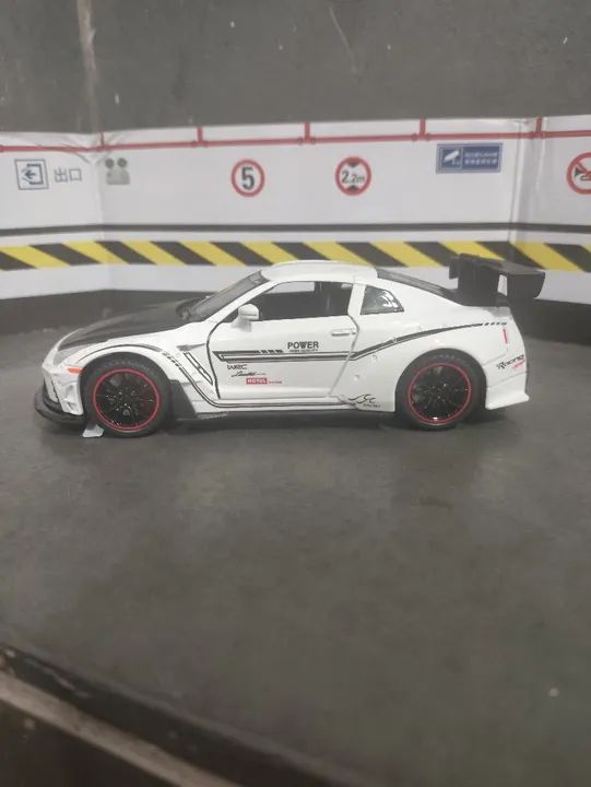 Miniatura Nissan GTR R35 1:32 com luzes - Foto 2