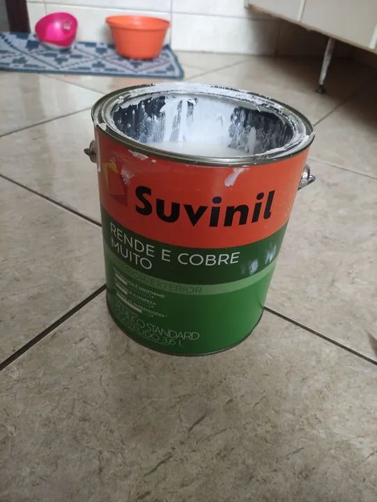 Lata de tinta 10L + 2,6L + massa corrida