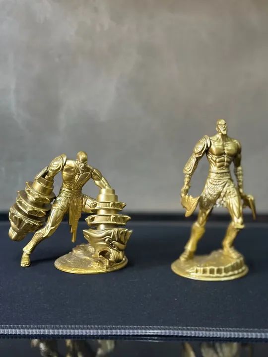 Bonecos kratos god of war  FAÇO ENVIO ACEITO OFERTAS!