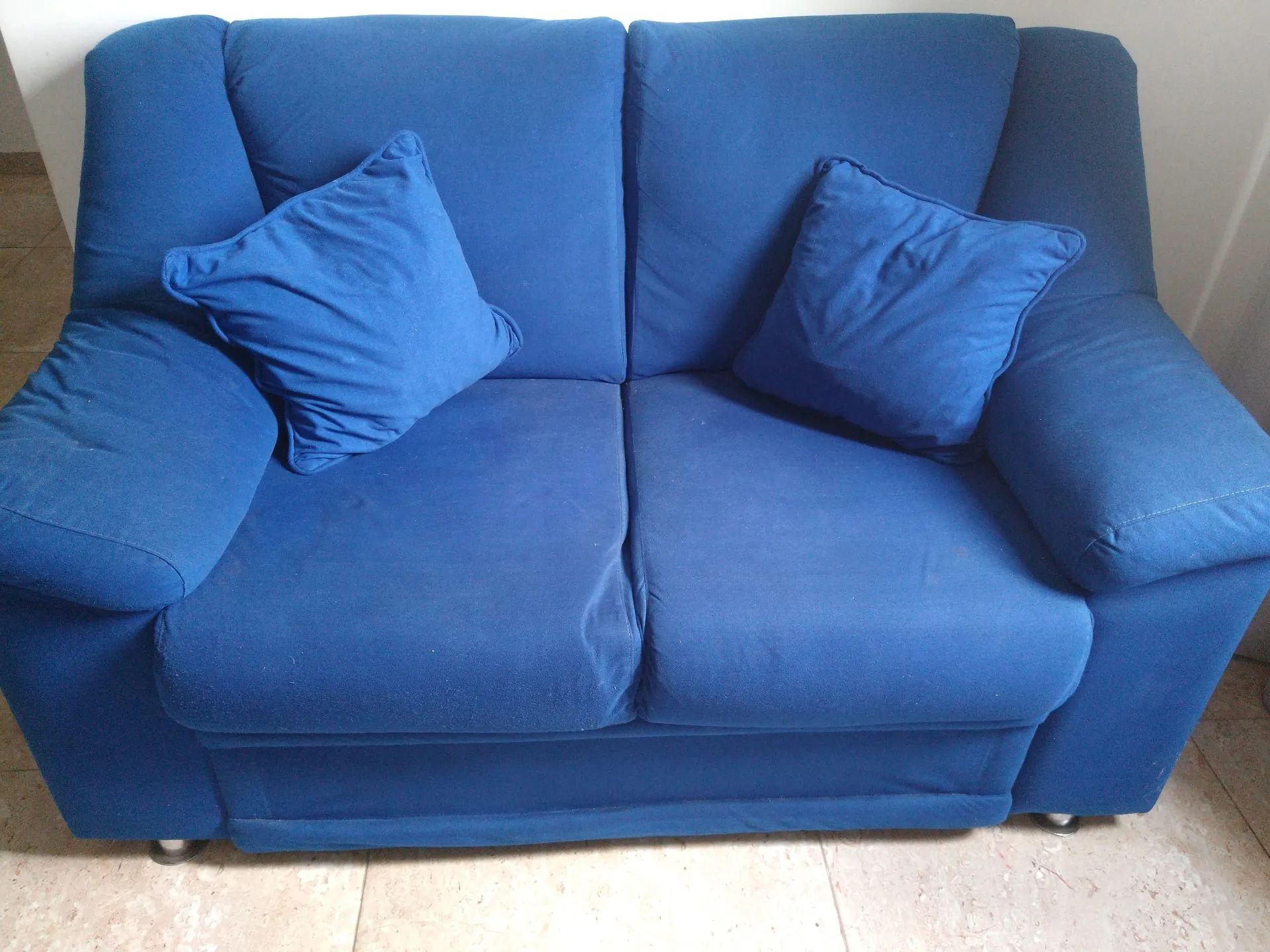 Sofá de 2 lugares azul
