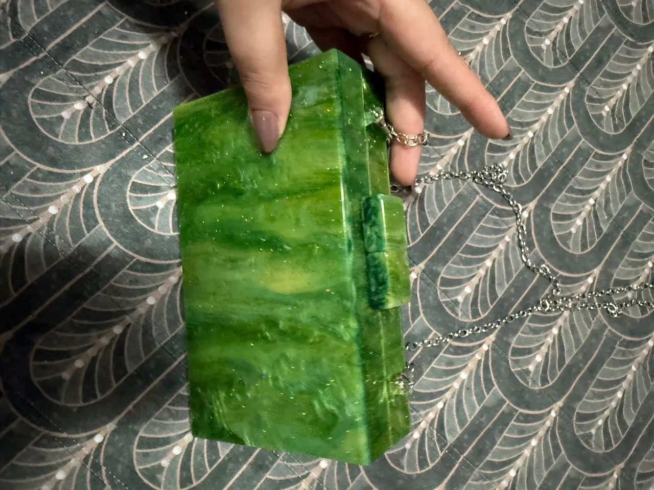 Bolsa de mão verde em formato de caixa - Foto 4