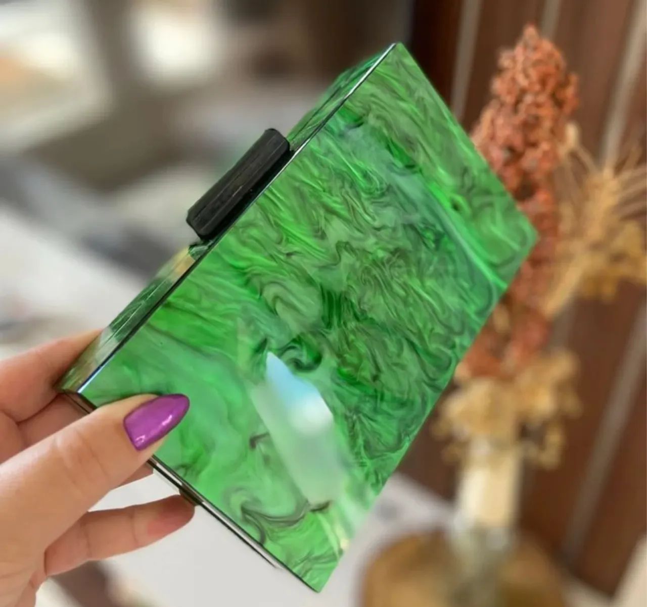 Bolsa de mão verde em formato de caixa - Foto 3