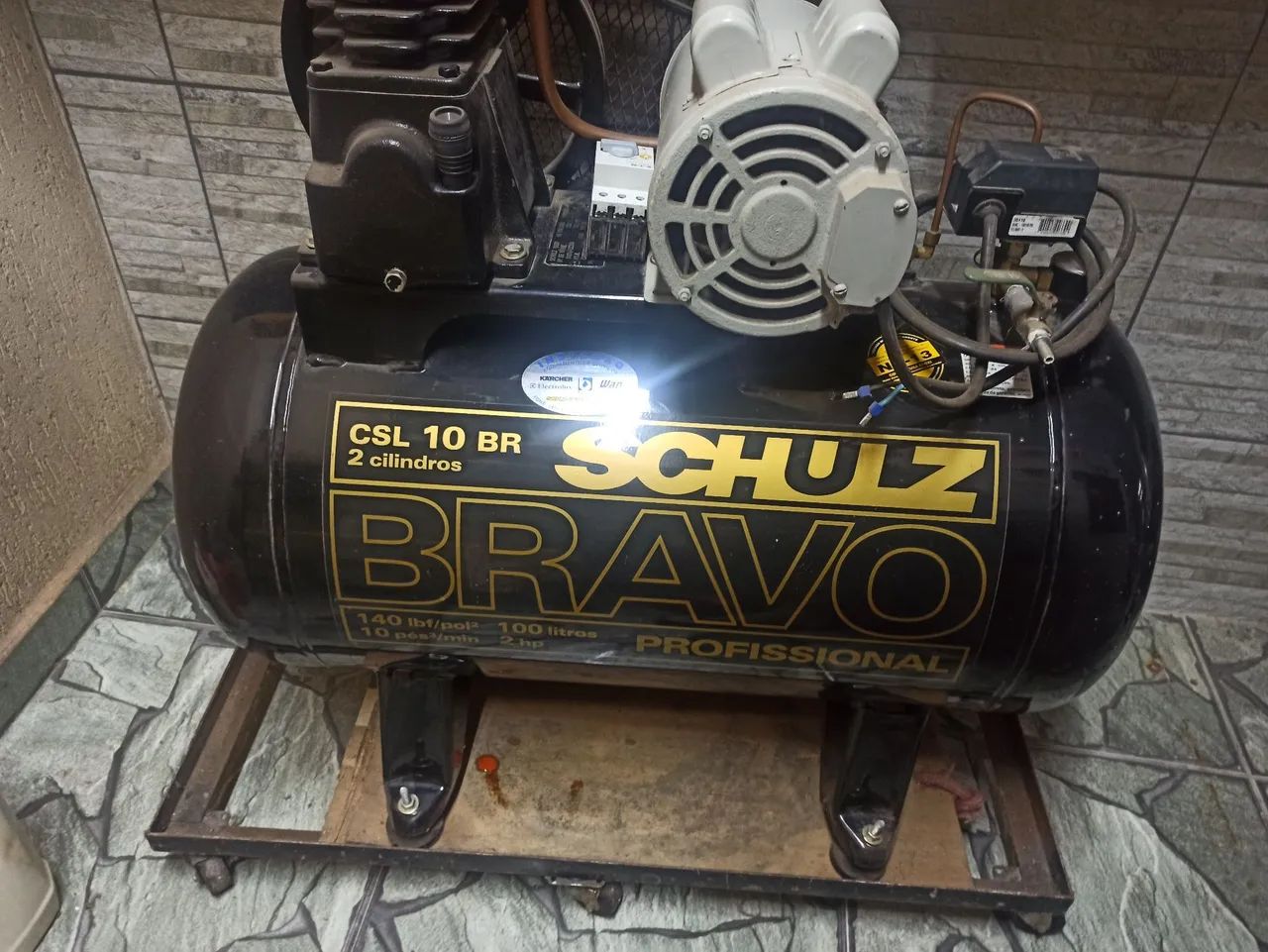 Compressor de Ar Schulz Bravo CSL 10 BR - 100 Litros - 2 HP