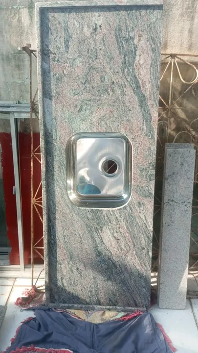 Pia de granito polida tricolor nova. Negociável!