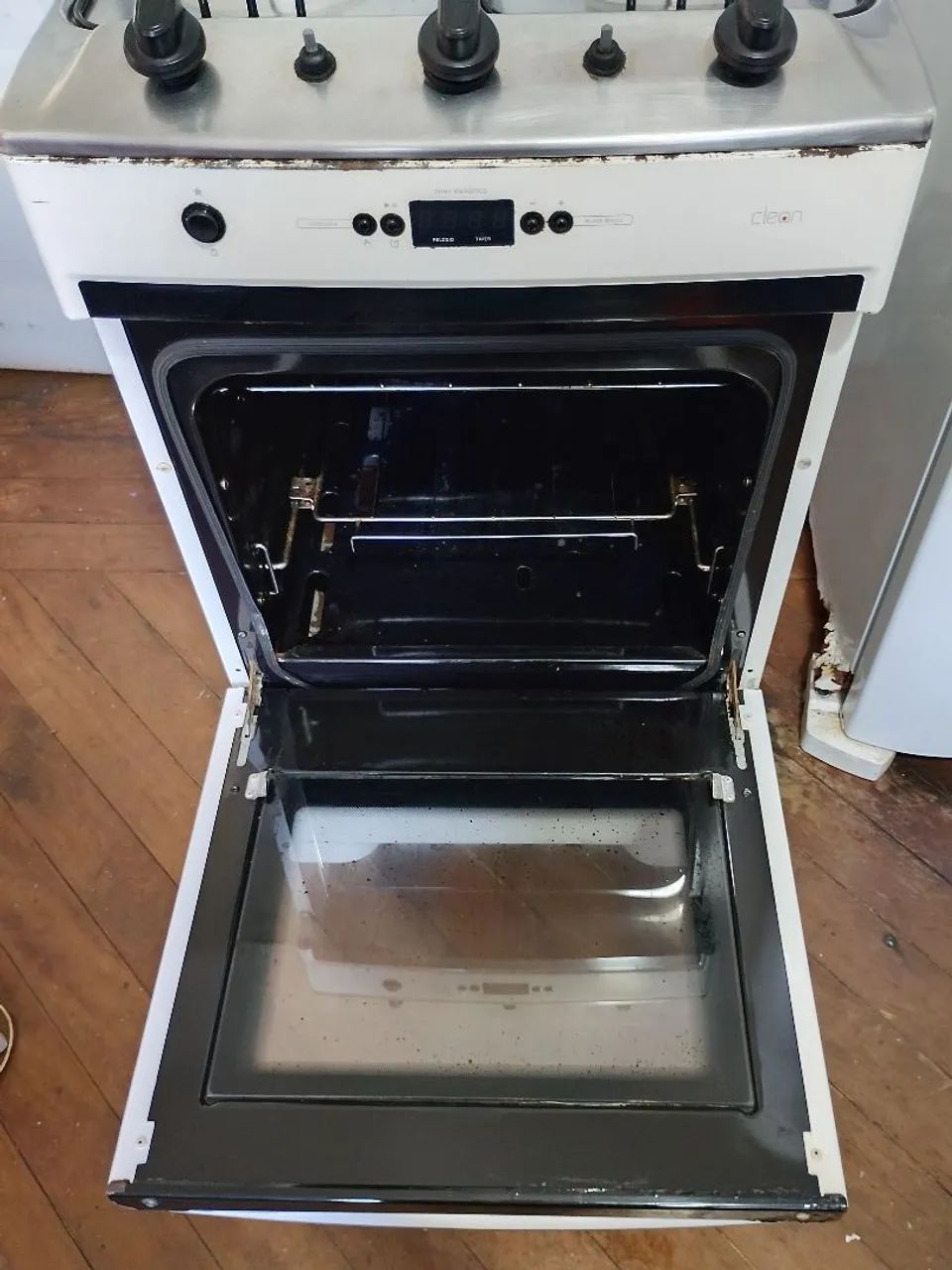 Fogão de quatro bocas com forno da Brastemp - Foto 3