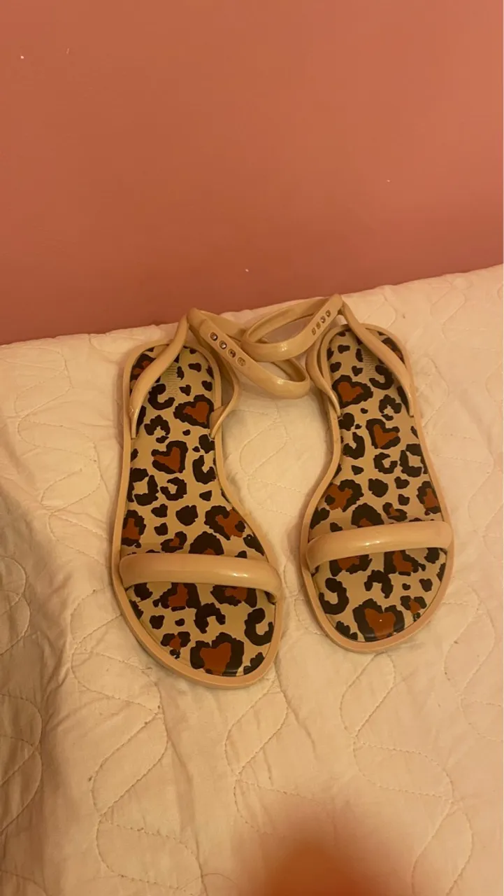 Sandália Rasteira Animal Print