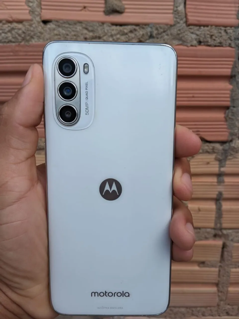 Moto G52 de 128 gigas de memória.