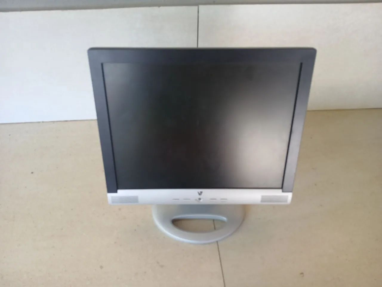Monitor v7 17 polegadas 