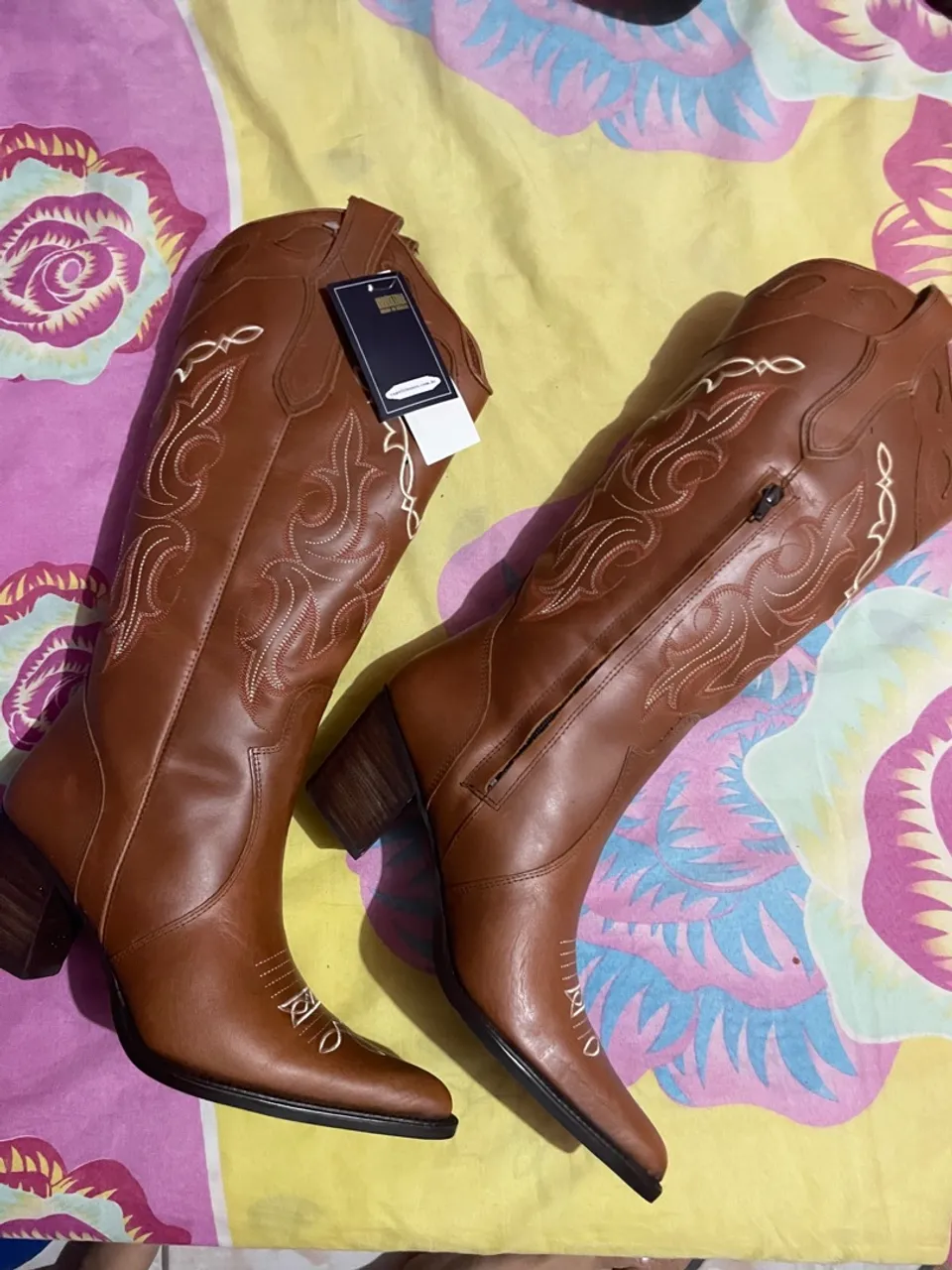 Botas Western Marrom com Detalhes Bordados