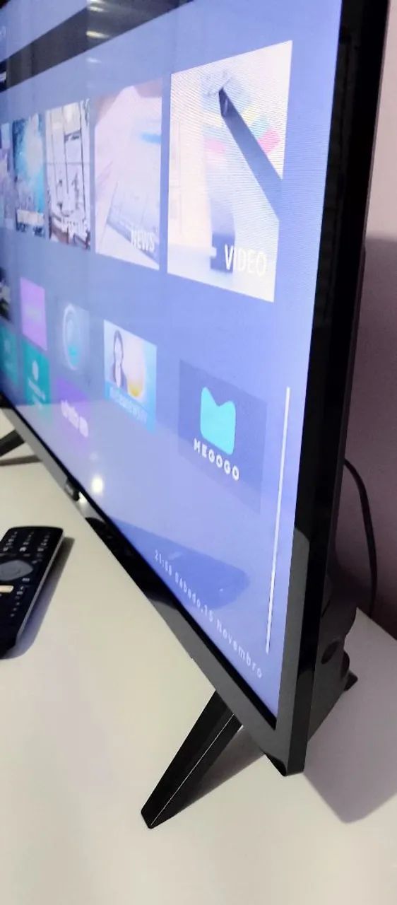 SMART TV PHILIPS 32 POLEGADAS controle e base ( pés) impecável !!64418588161154123