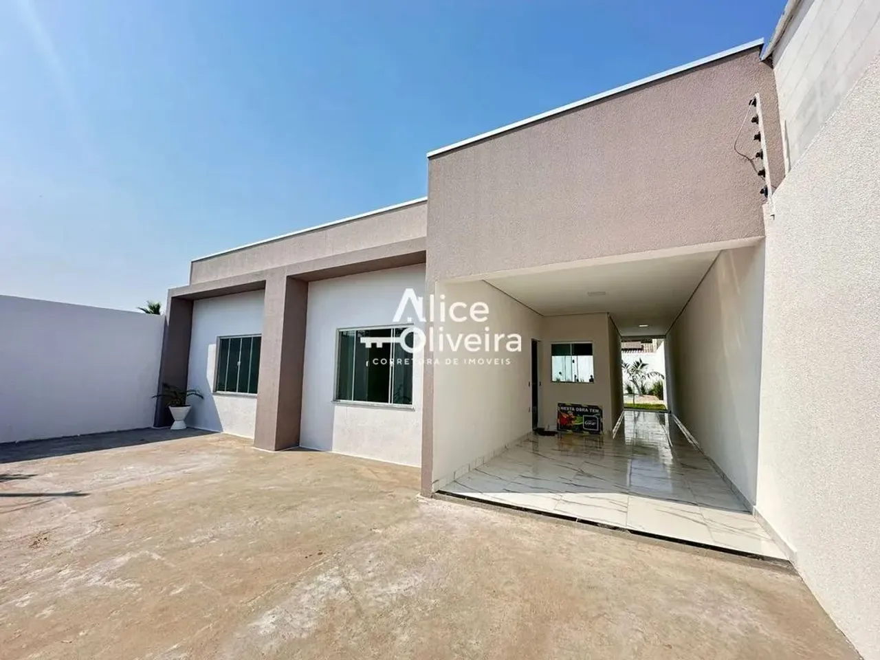 Casa à Venda com 2 quartos, 2 banheiros e 3 vagas por R$ 450.000