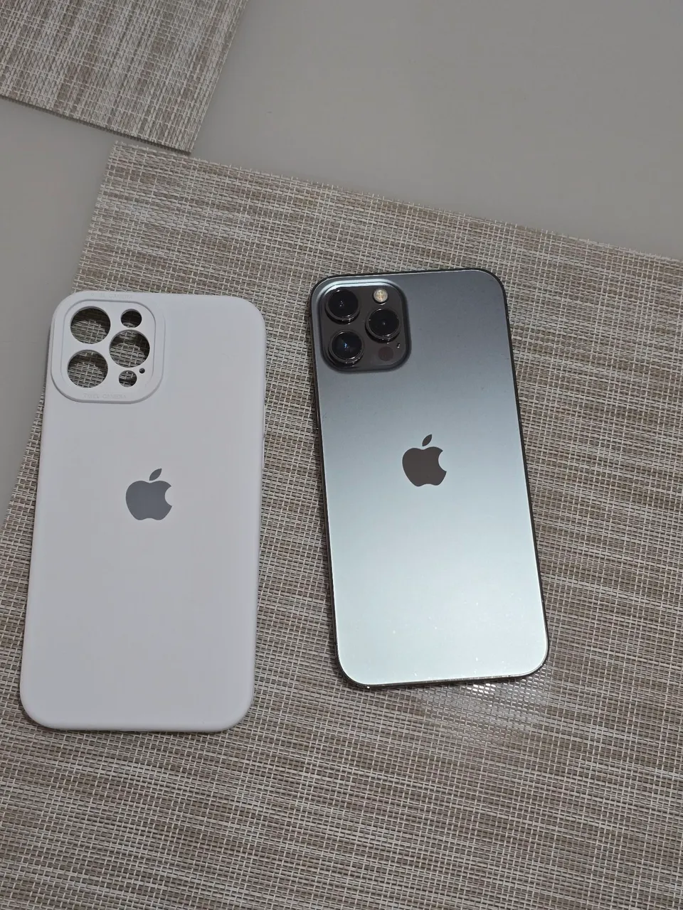 Iphone 12 Pro Max 128Gb (impecável, todo original de fábrica)