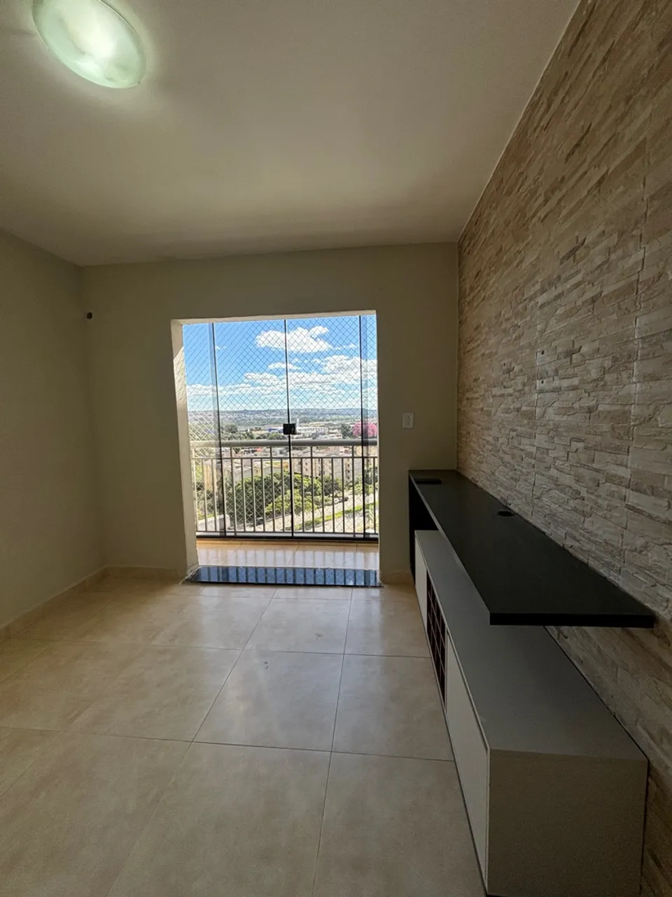 Aluga-se Apartamento 3 quartos c/ Suíte Reformado Incluso Condomínio