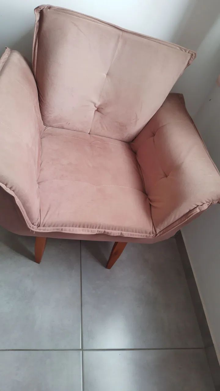 Poltrona confortável em veludo rosa