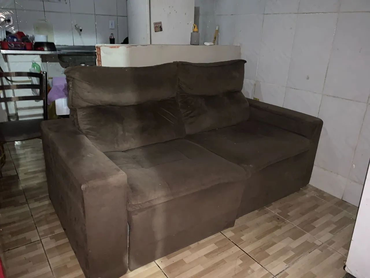 Sofá marrom retrátil 