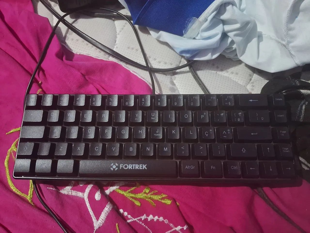 Teclado gamer mecânico 60%64169982713730121