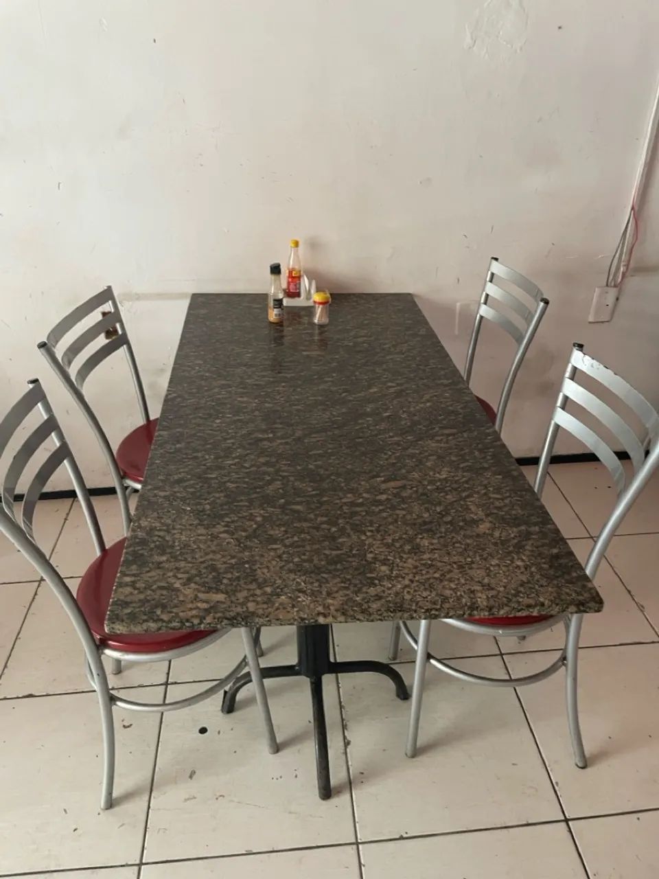 3 conjuntos de mesa para 4 pessoas e 3 conjuntos de mesa para 2 pessoas  - Foto 3