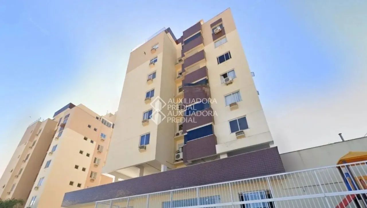 Apartamento de 2 dormitorios, localizado no bairro costeira do pirajubae