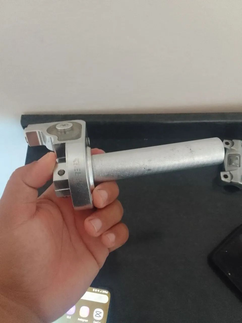 Manopla de Moto - Prata 80 reais para leva hoje  - Foto 2