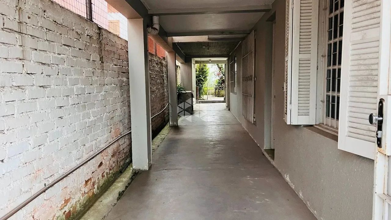 Casa com duas moradias as 150 metros da Rodoviária - Foto 2
