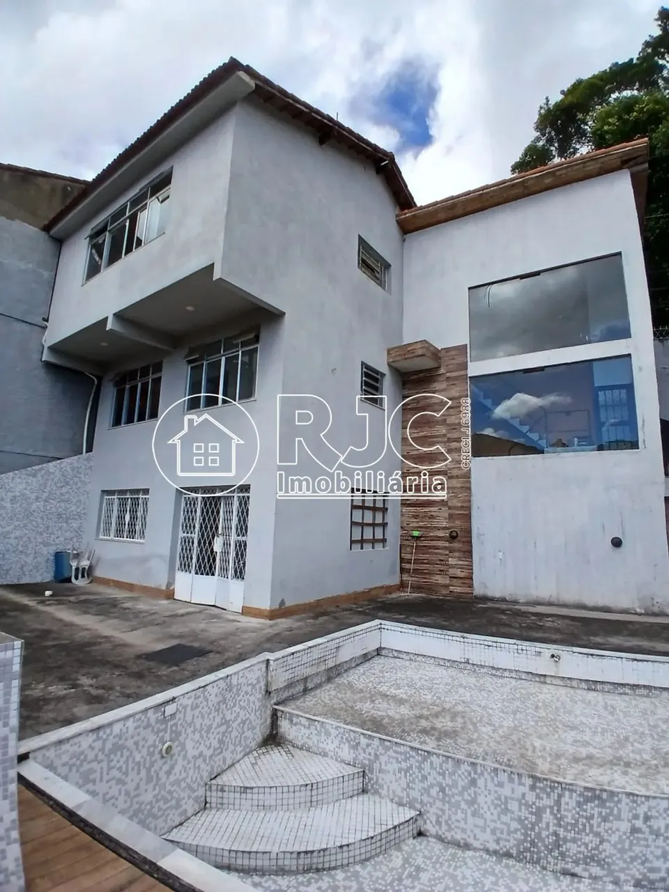 Imóvel para venda possui 66 metros quadrados com 4 quartos em Várzea - Teresópolis - RJ