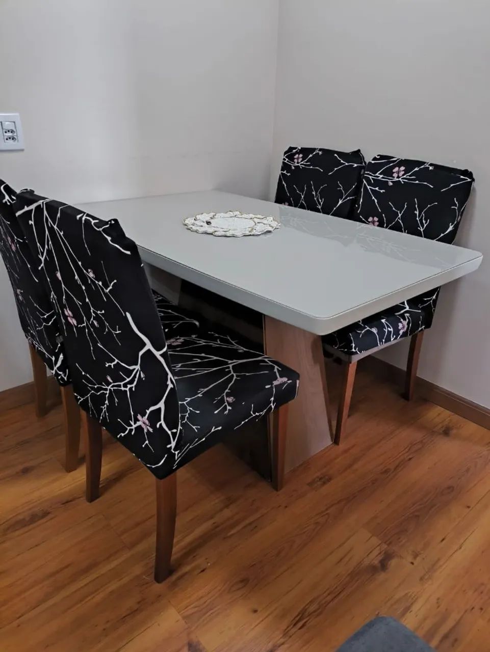 Mesa com 04 cadeiras64311798202114121